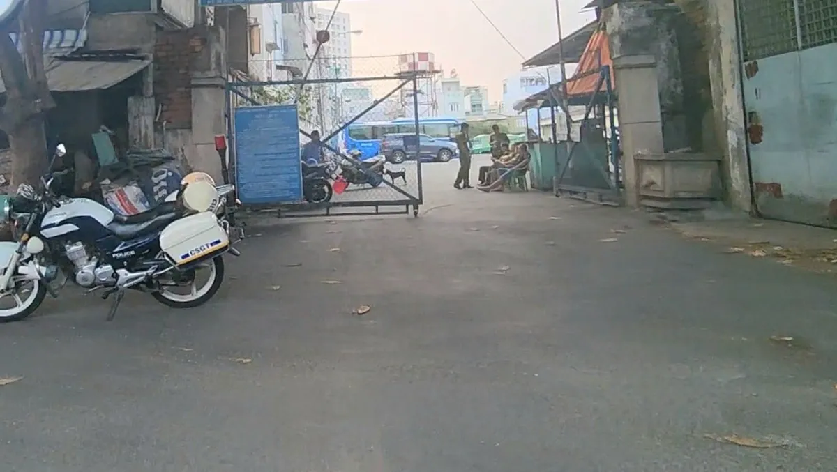 CÃ´ng an khÃ¡m xÃ©t Trung tÃ¢m Ä‘Äƒng kiá»ƒm 50-02S, quáº­n 11, TP.HCM - áº¢nh 1.