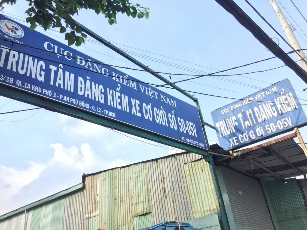 Toàn cảnh trung tâm đăng kiểm xe cơ giới, nơi chủ xe nộp phí bảo trì đường bộ