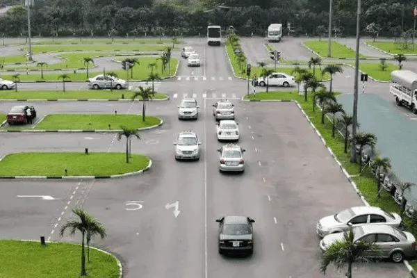 Hình ảnh minh họa khu vực thực hành của trung tâm allintitle:học nghề lái xe ô tô