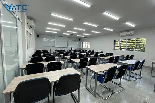 Đội ngũ giảng viên giàu kinh nghiệm trực tiếp đào tạo nghề sửa chữa ô tô ở Bình Dương và các khu vực lân cận