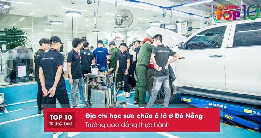 Sinh viên thực hành lắp ráp hệ thống điện trong một buổi học nghề sửa chữa ô tô tại Trường Cao đẳng Thực Hành