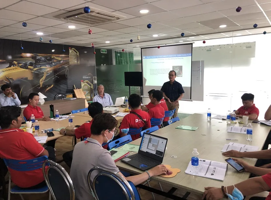 Tư vấn về các khóa học điện ô tô cơ bản