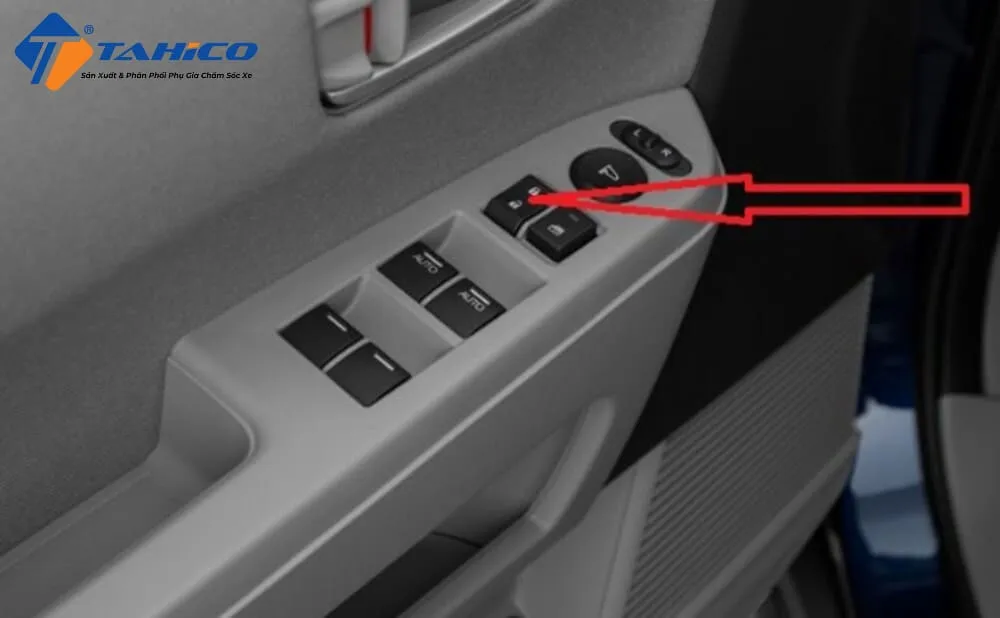 Mở Cửa Ô Tô Từ Bên Trong Khi Không Khoá Chốt An Toàn