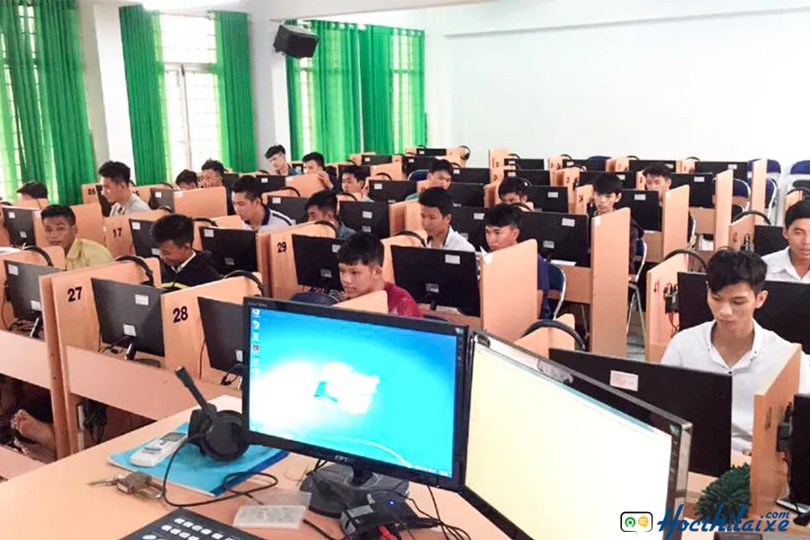 Học lý thuyết lái xe