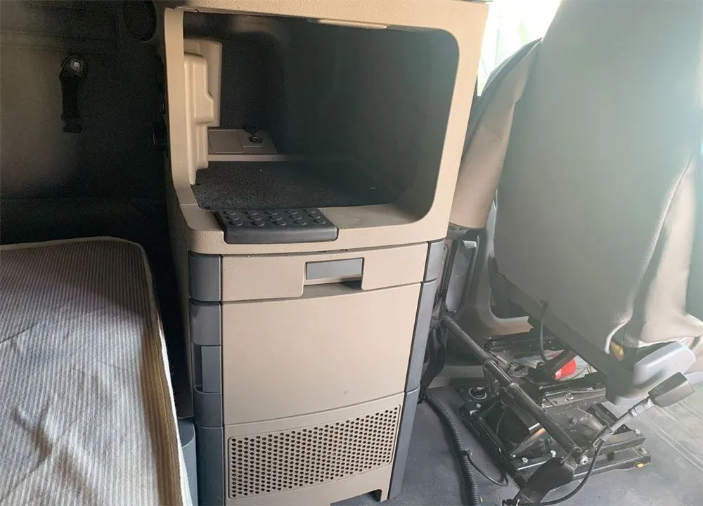 Các ngăn chứa đồ và tiện nghi được bố trí khoa học bên trong xe