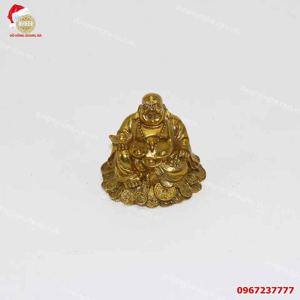 Tượng Di Lặc để xe ô tô đồng vàng cao 5cm có bề mặt sáng bóng, đều màu