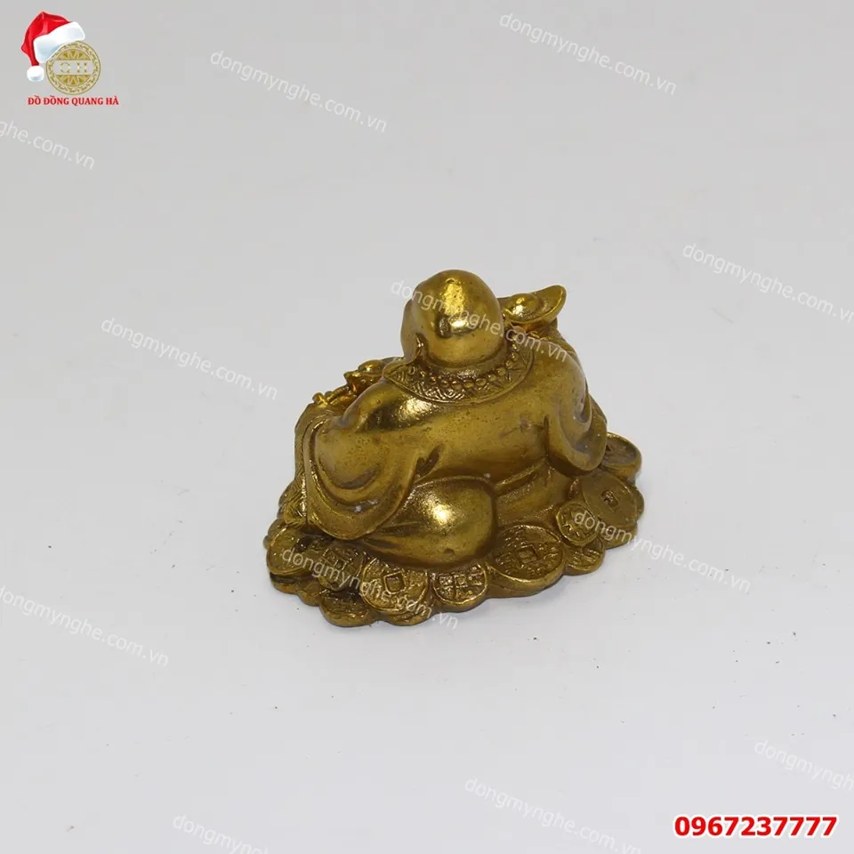 Tượng Di Lặc để xe ô tô cần được đặt ở nơi sạch sẽ, trang trọng