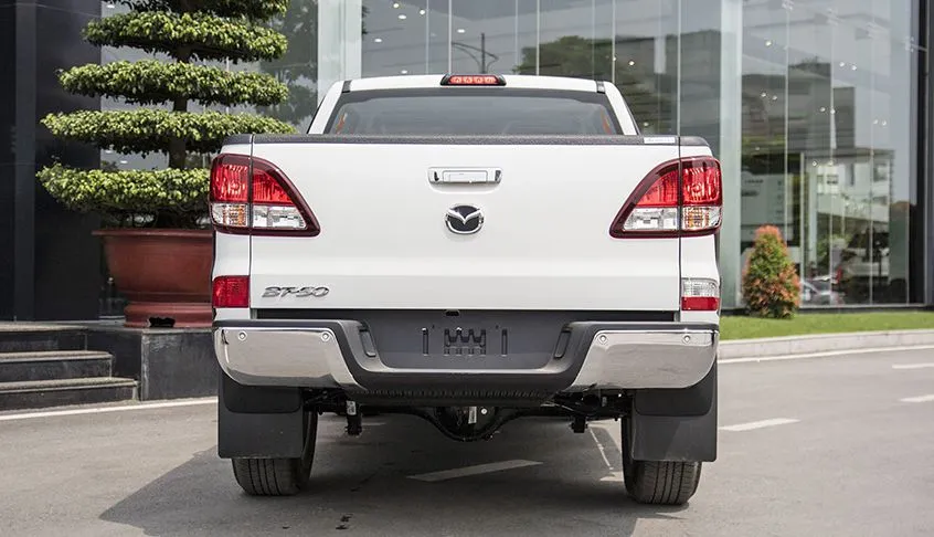 Đuôi xe Mazda BT-50 2026 thiết kế tinh giản