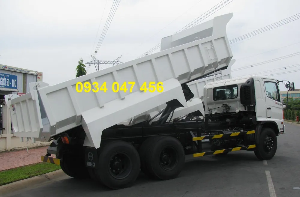 Chi tiết khung phụ, đà dọc và sàn thùng xe ben Hino 3 chân với thép 5 ly