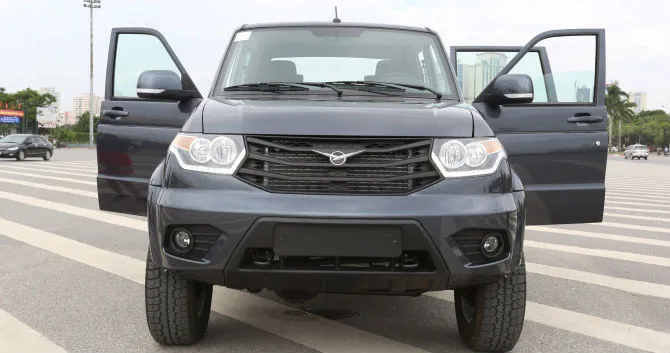 Kích thước lớn và khoảng sáng gầm ấn tượng của mẫu xe bán tải UAZ