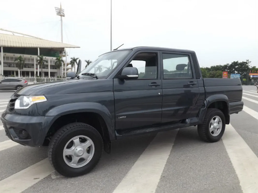 Toàn cảnh chiếc allintitle:xe bán tải uaz pickup màu xám tại Việt Nam