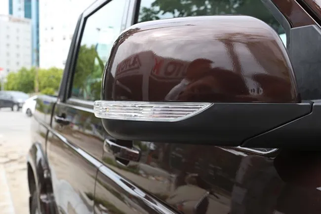 Gương chiếu hậu và đèn báo rẽ tích hợp trên UAZ Pickup