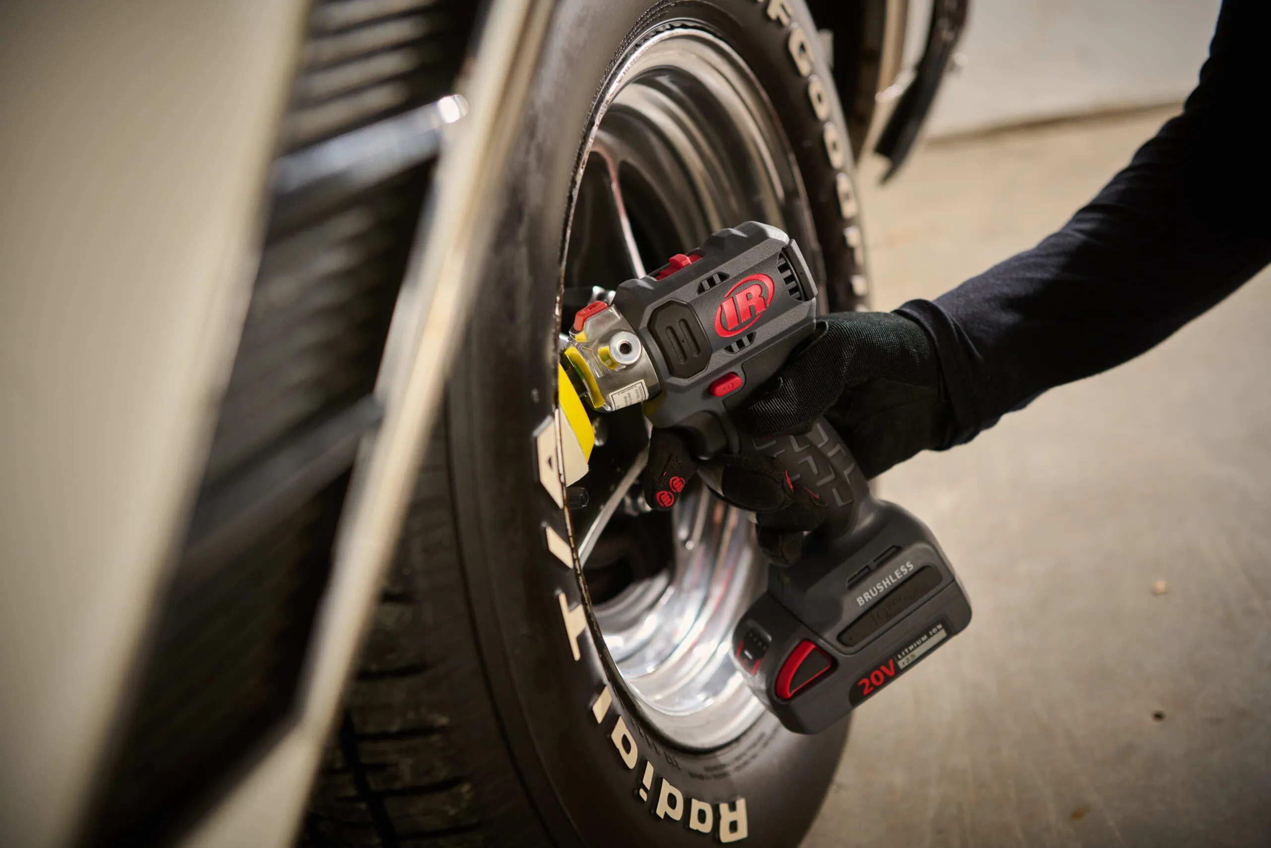 các sai lầm phổ biến khi siết ốc lốp bánh xe ô tô