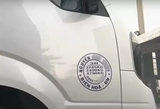 Thông số ghi trên cửa xe tải là gì