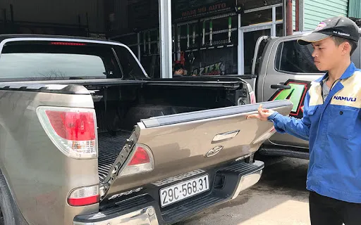 Bửng xe bán tải khá nặng có thể gây khó khăn cho thành viên yếu thế trong gia đình