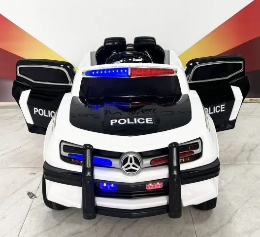 Mô hình nhà cửa và xe cộ được làm bằng giấy carton