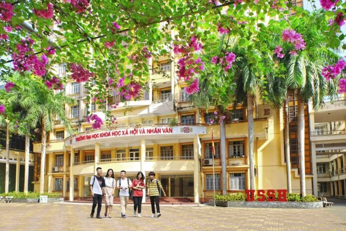 Khuôn Viên Học Thuật Của Trường Đại Học Có Ngành Công Nghệ Ô Tô Liên Quan