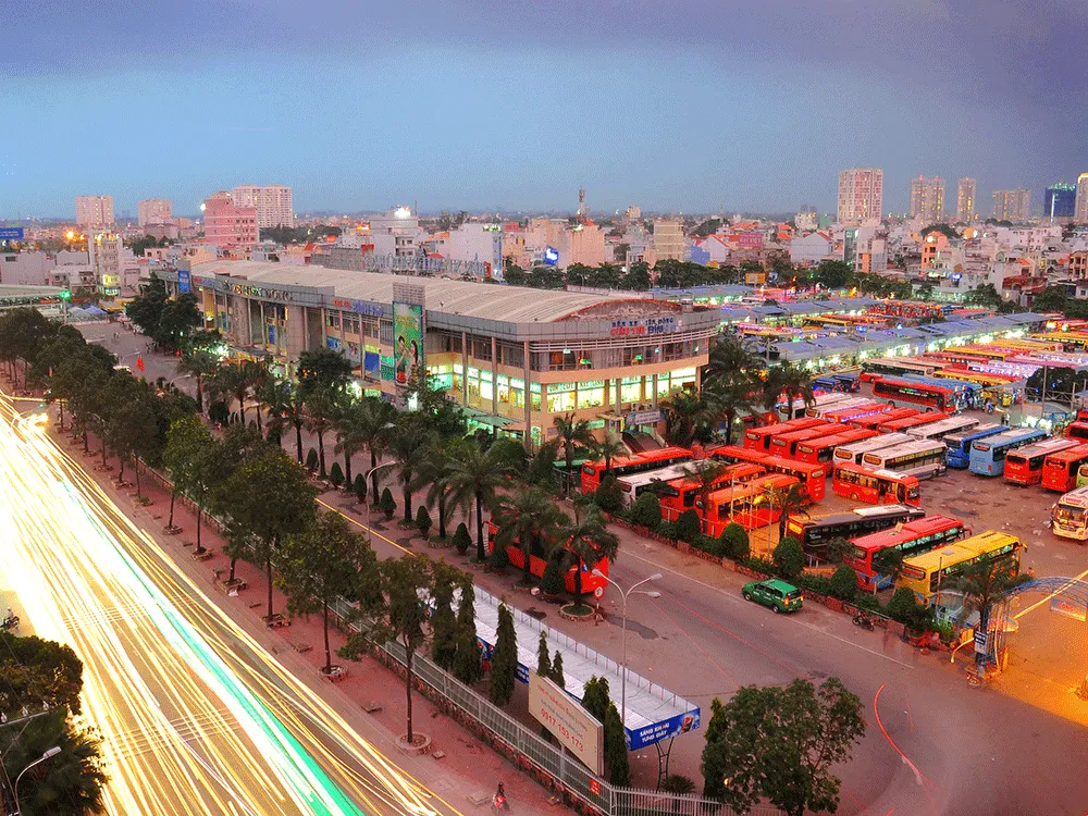 Hệ thống xe khách phục vụ vận chuyển hành khách liên tỉnh và du lịch với đội xe đa dạng từ 16 đến 50 chỗ ngồi