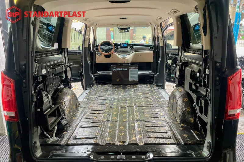 Hình ảnh vật liệu cách âm chuyên dụng giúp hấp thụ và cách âm tiếng ồn từ bên ngoài cabin xe