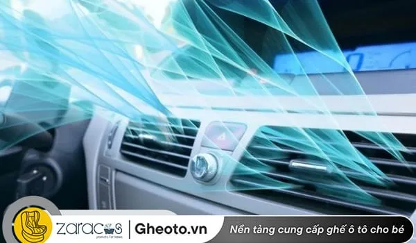 ve-sinh-dieu-hoa-oto-giup-khu-mui-hoi-tren-oto