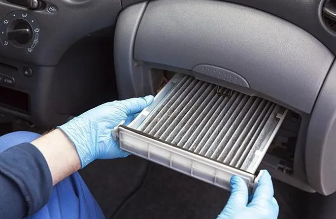 Lưu ý an toàn khi vệ sinh giàn lạnh điều hòa ô tô để tránh rủi ro