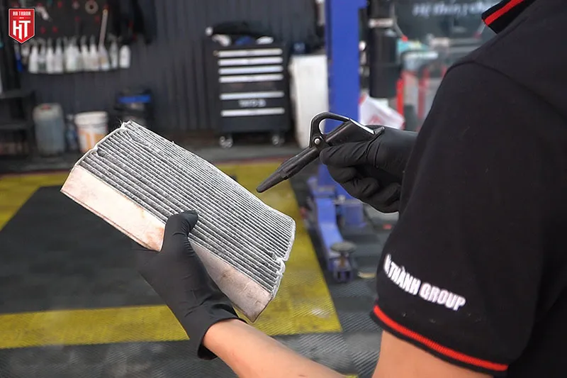Quy trình tháo và vệ sinh lọc gió điều hòa ô tô đúng cách