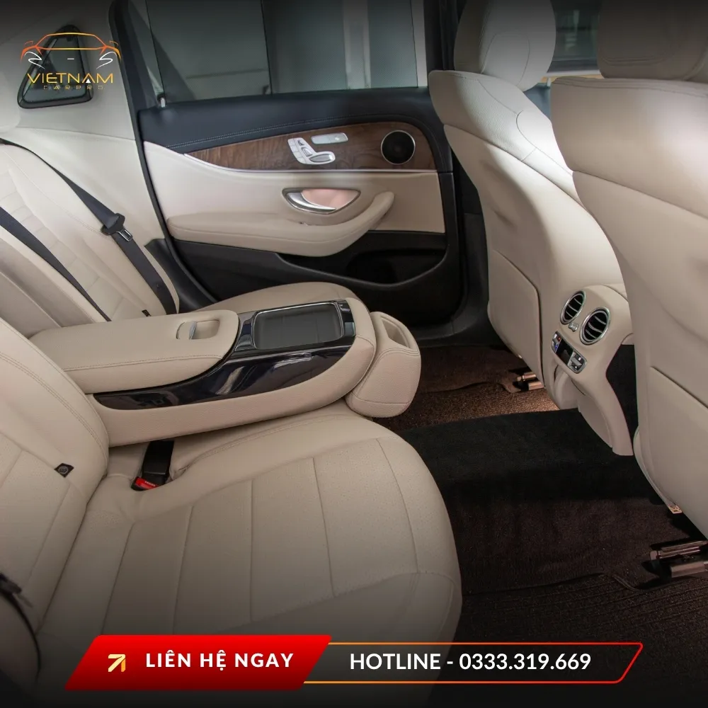 Mô tả quy trình vệ sinh nội thất xe ô tô chuyên nghiệp tại TP.HCM