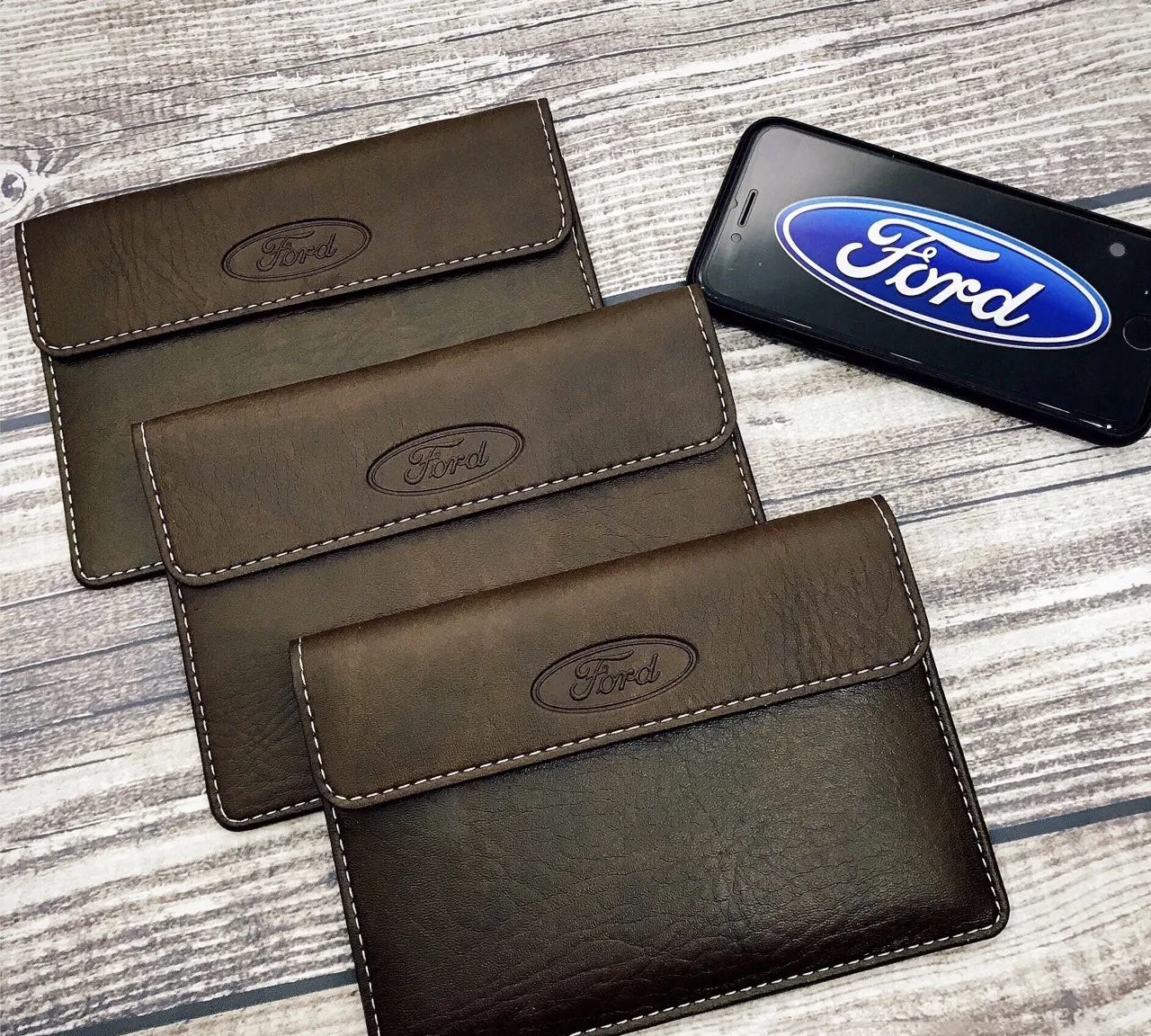 Ví da đựng giấy tờ ô tô Ford màu đen, thiết kế nắp gập nam châm chắc chắn