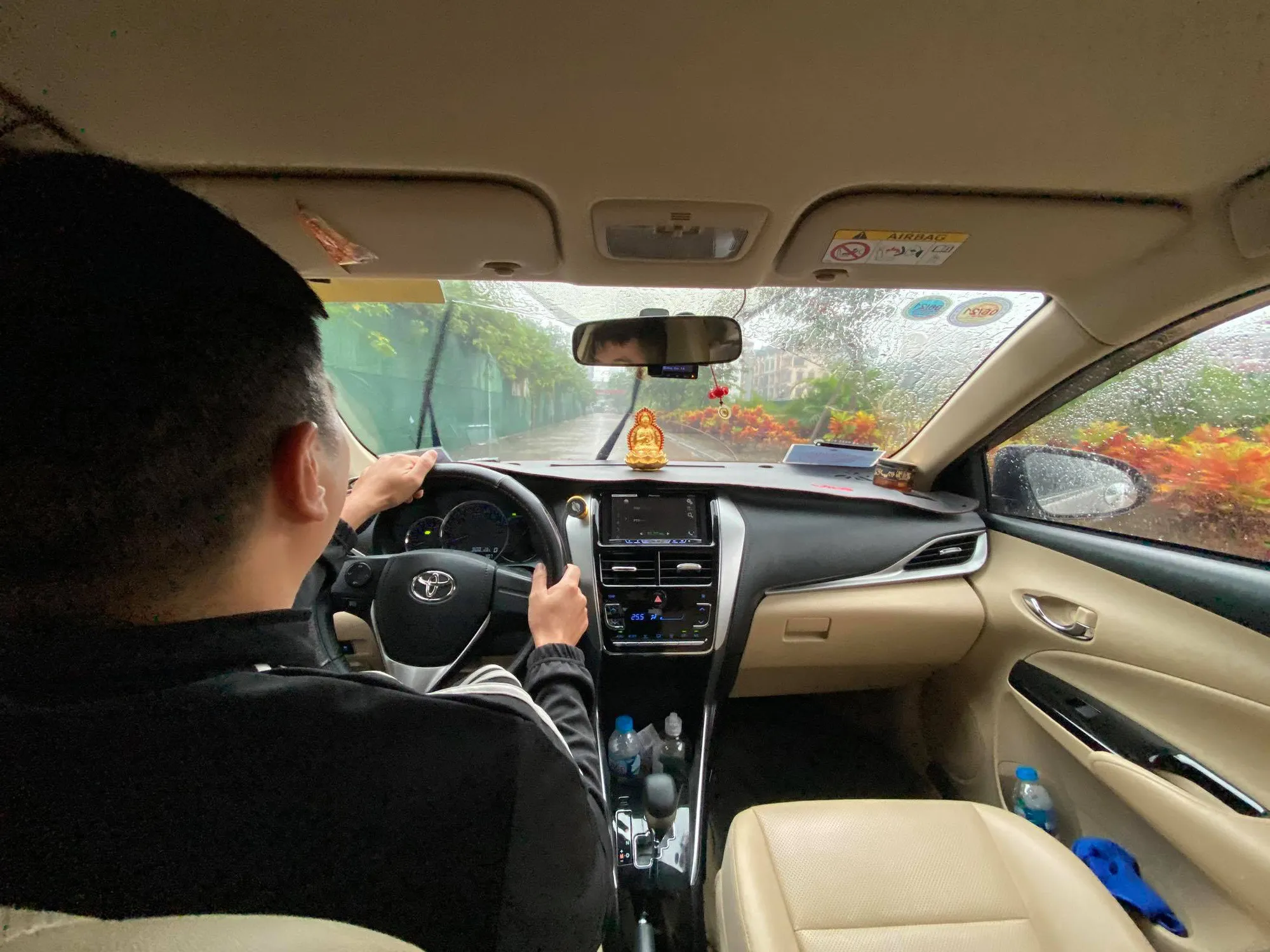 Cách đánh lái đẩy - kéo, không để tay vượt qua nhau