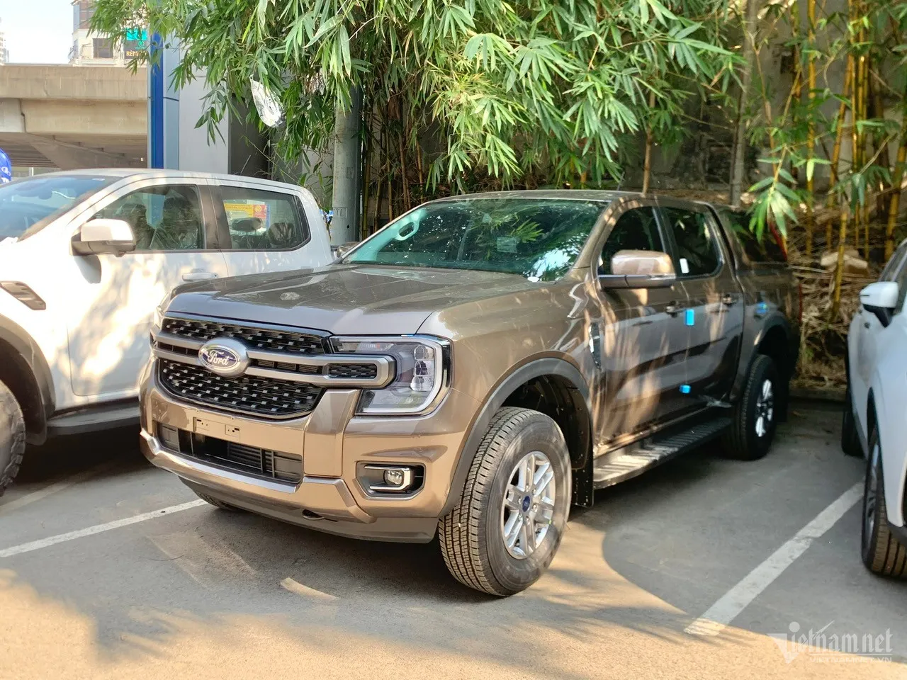 Xe bán tải Ford Ranger XLS 4x2 AT 2024 phiên bản mới nhất