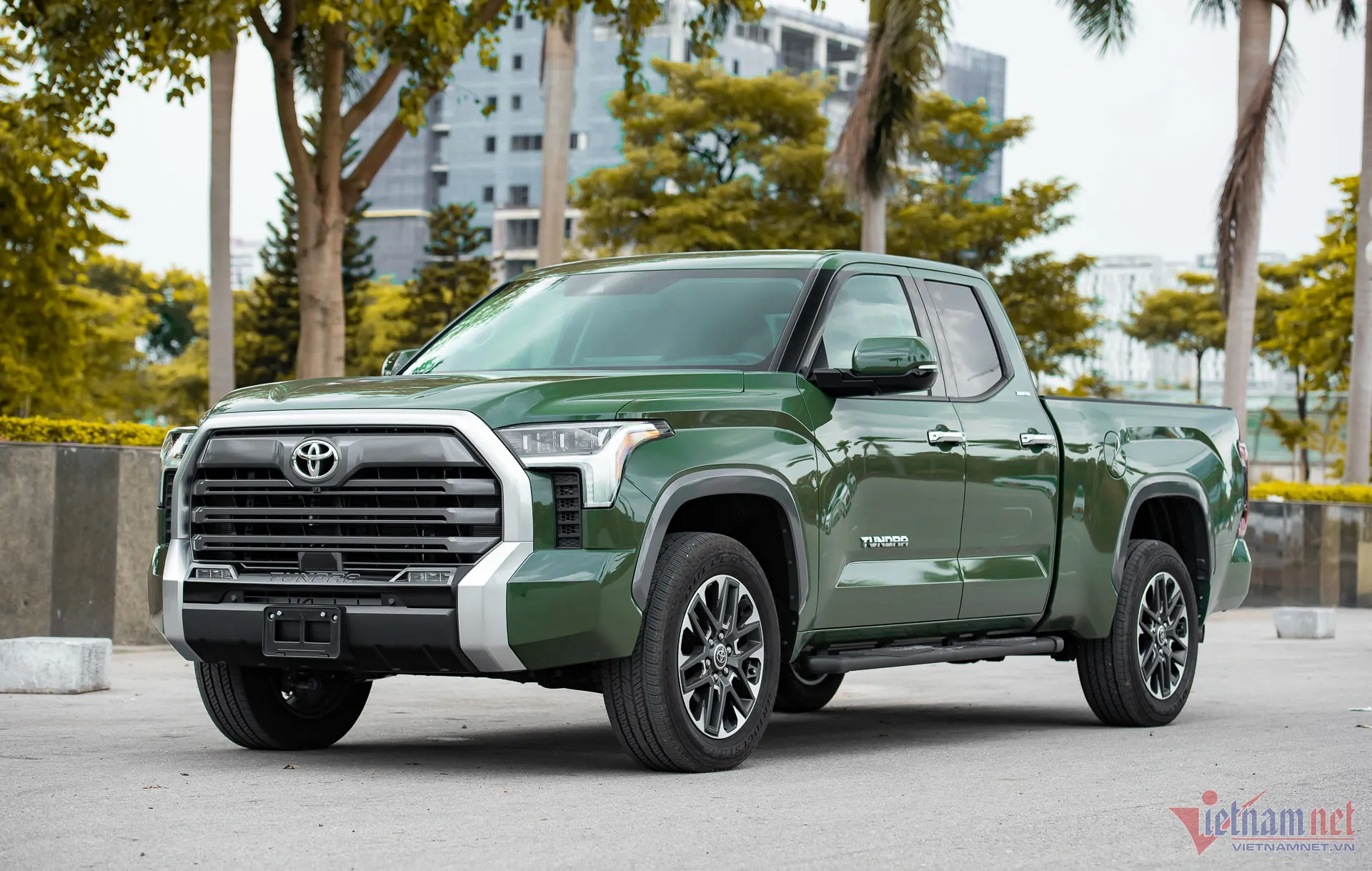 Động cơ V6 3.5L tăng áp kép của xe bán tải toyota tundra Limited 2022