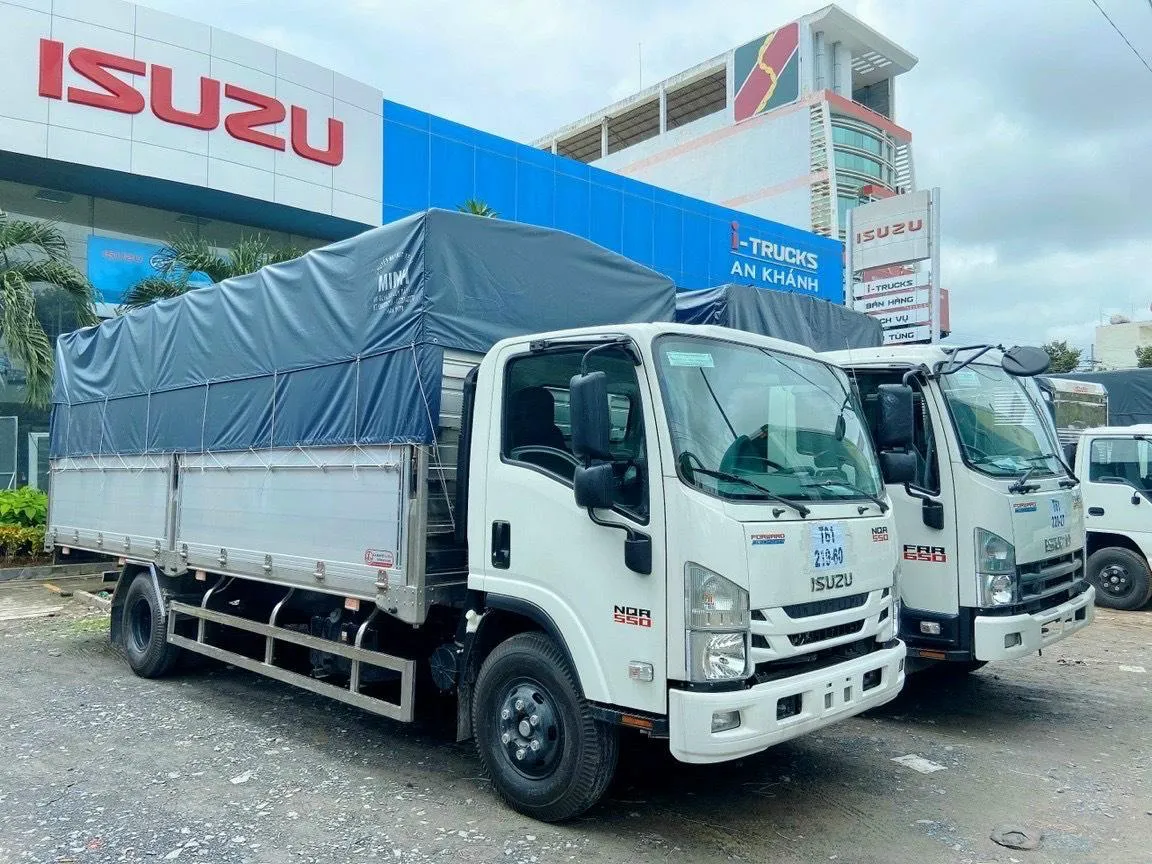 Xe Isuzu 5 tấn thùng mui bạt bửng nhôm
