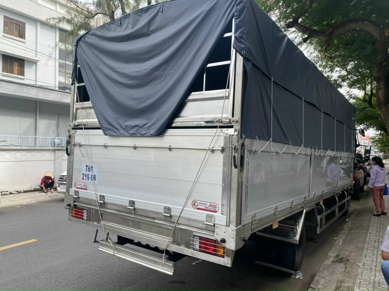 Thùng xe đóng chắc chắn tại gara