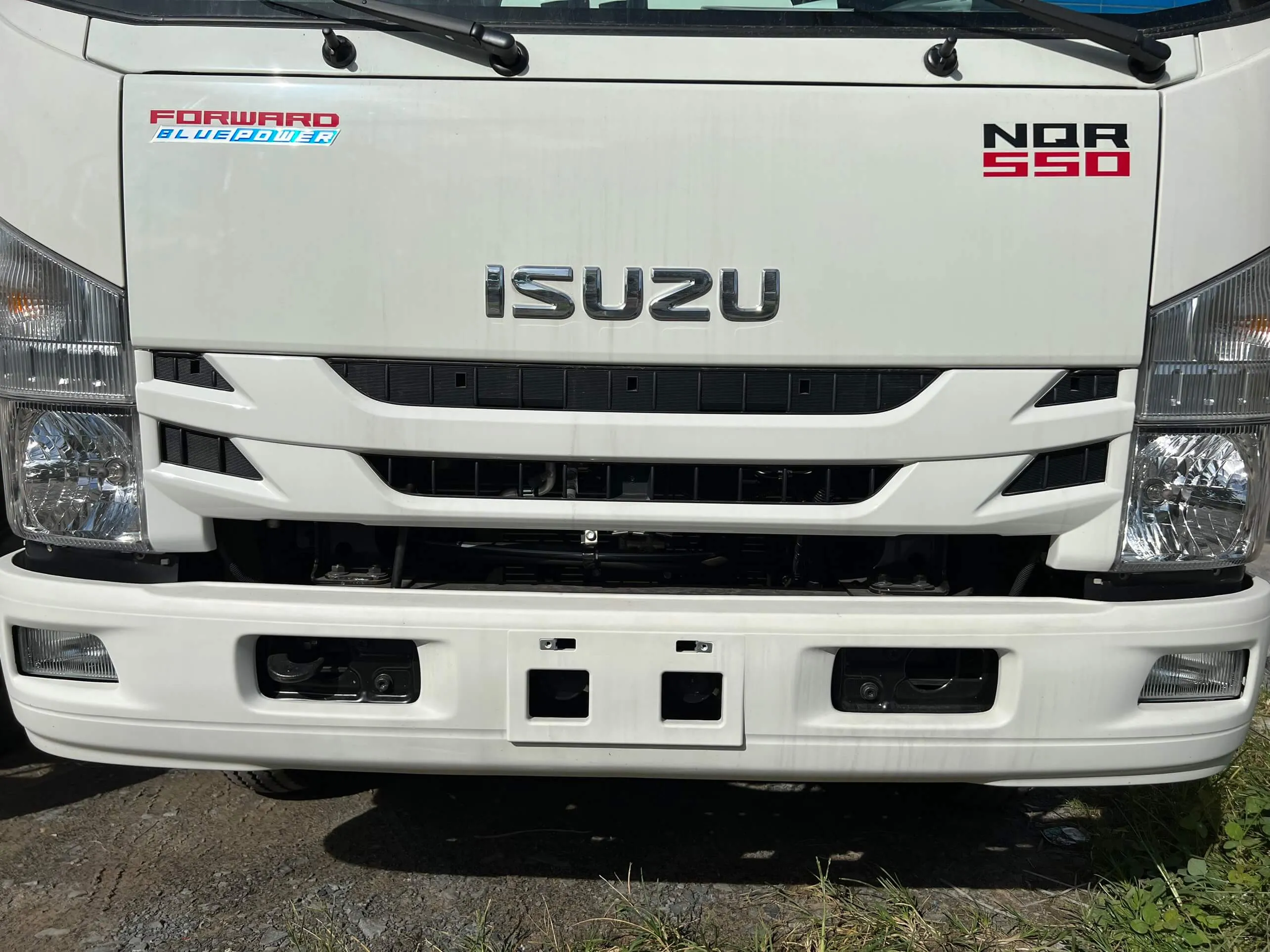 Mặt ga lăng xe tải Isuzu 5 tấn