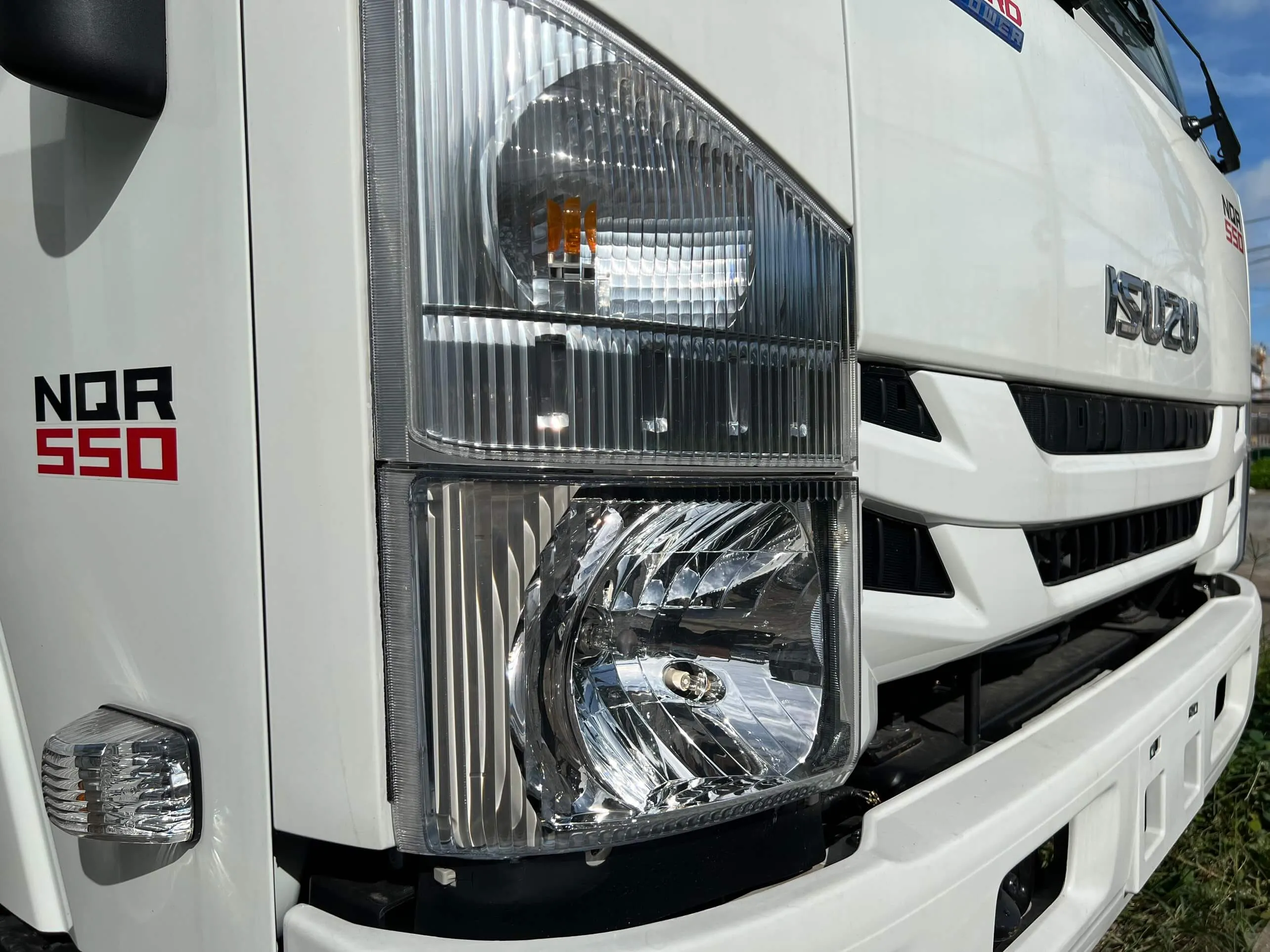 Cụm đèn pha xe tải Isuzu 5 tấn