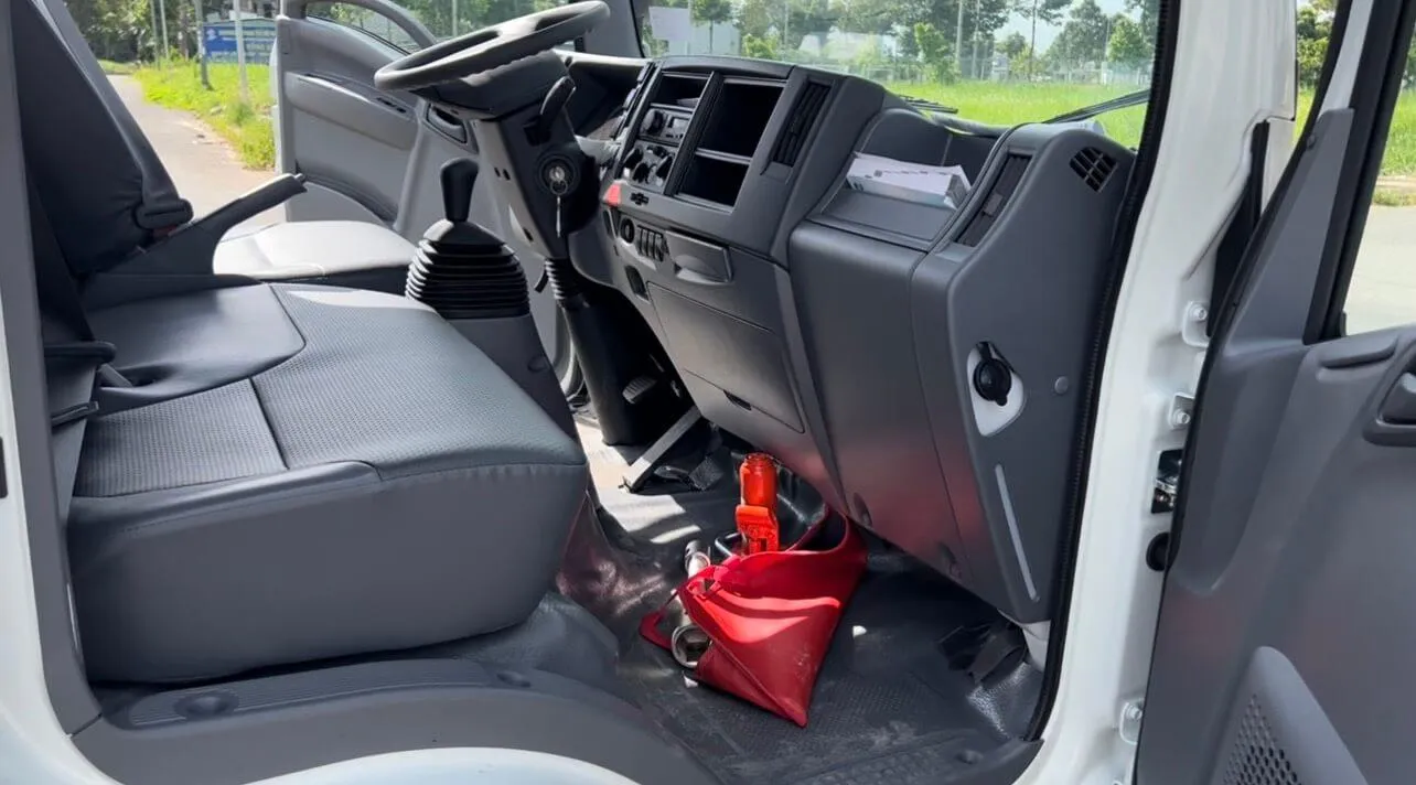 Nội thất cabin Isuzu QKR 230
