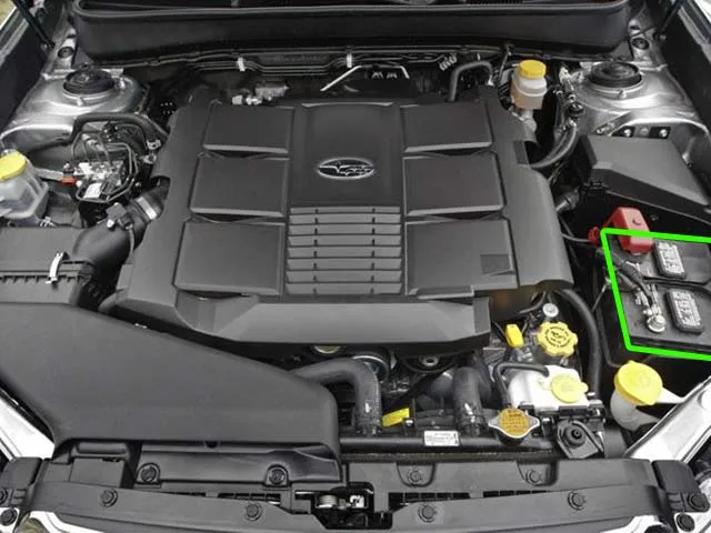 Xác định vị trí ắc quy trong khoang máy hoặc cốp xe ô tô