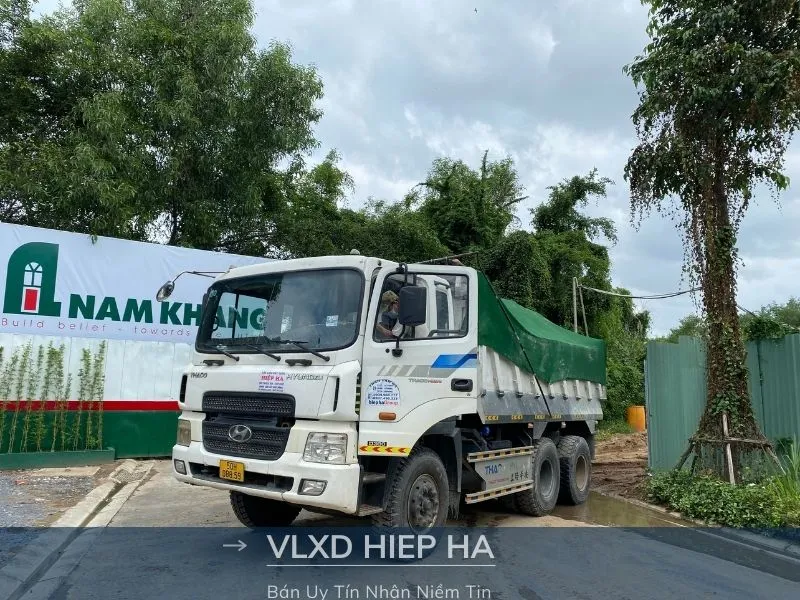 VLXD Hiệp Hà tuyển tài xế lái xe ben và nhiều vị trí khác như kế toán, thủ kho, tài xế xe cơ giới và lao động phổ thông