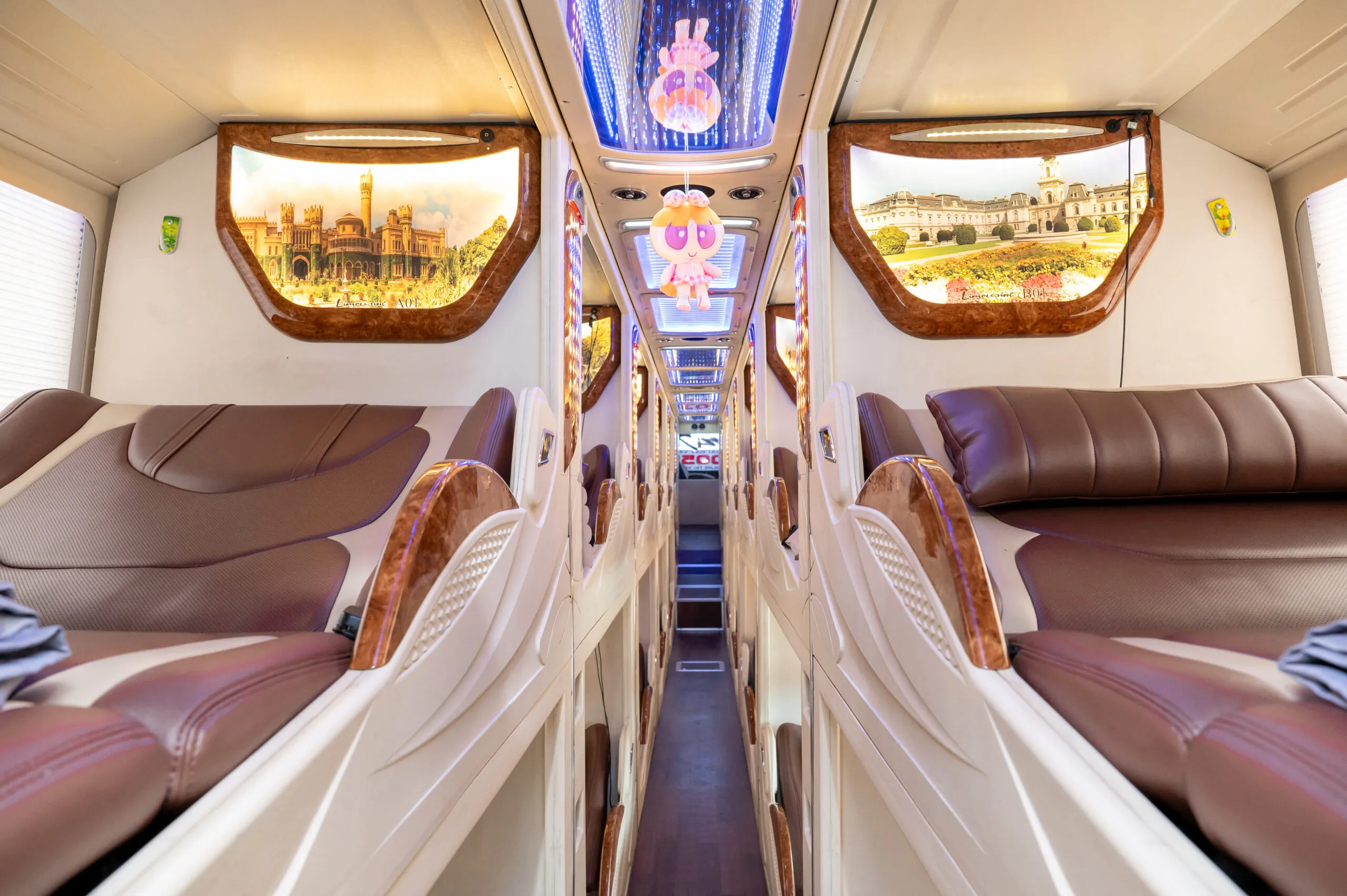 Đội ngũ xe Tân Niên hùng hậu tại bến