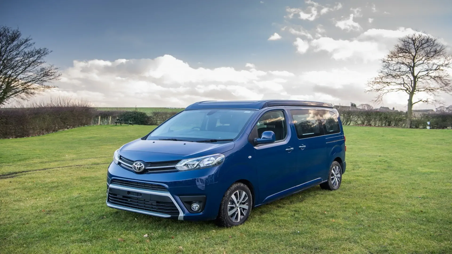 Toyota Proace 9 chỗ