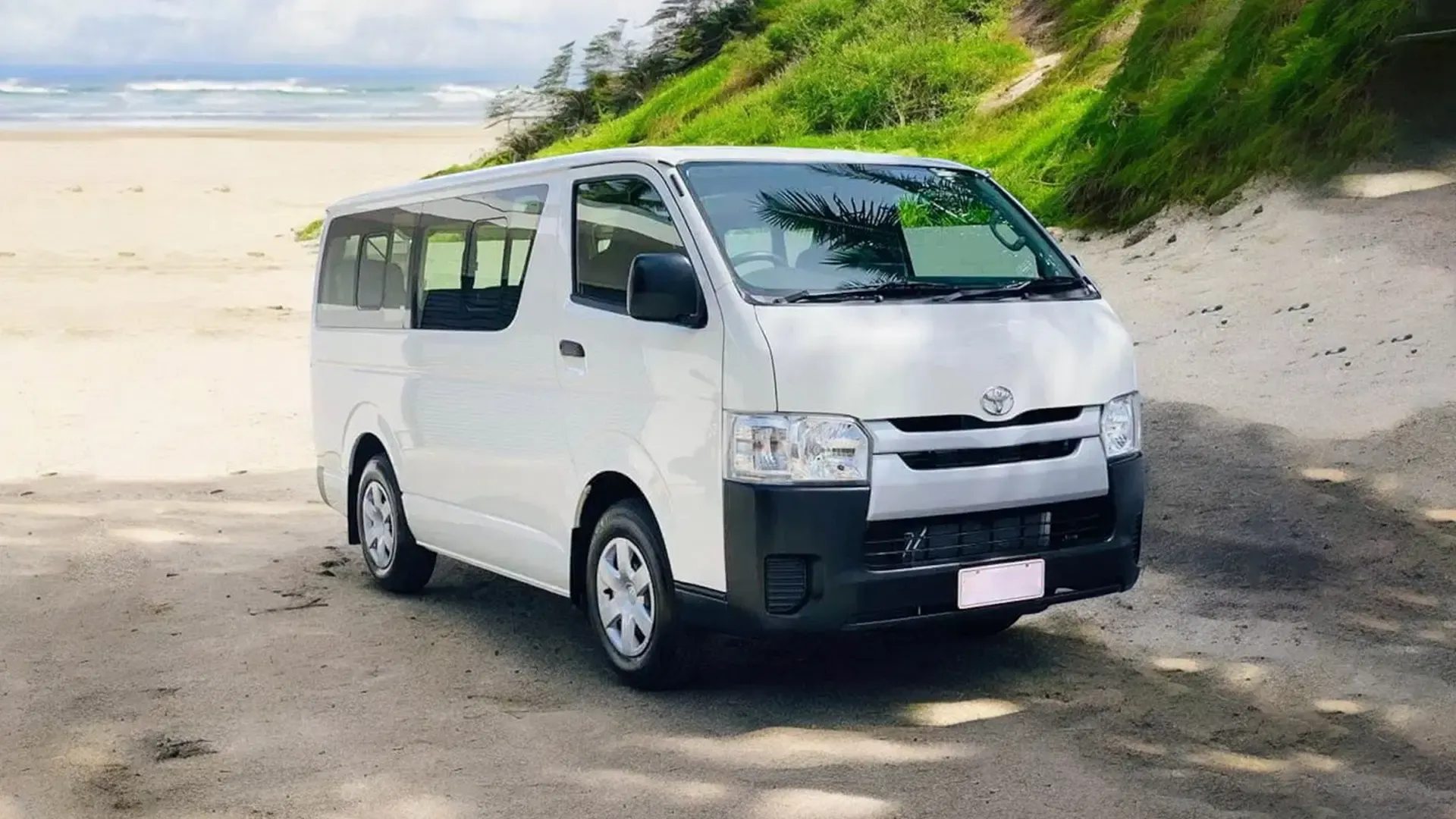 Toyota Hiace 9 chỗ