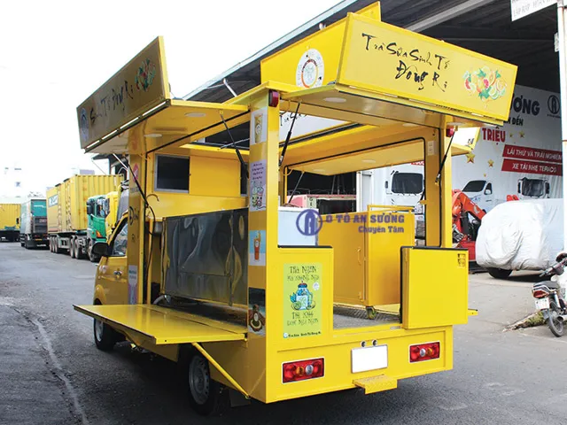 Xe tải bán hàng lưu động bán trà sữa