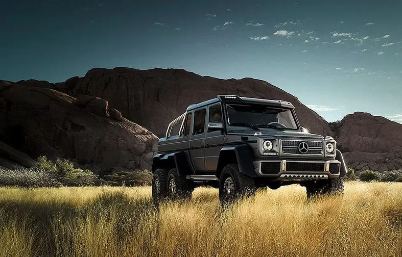 Chiếc xe bán tải 6 bánh Mercedes-Benz G63 AMG sản xuất nguyên bản từ nhà máy