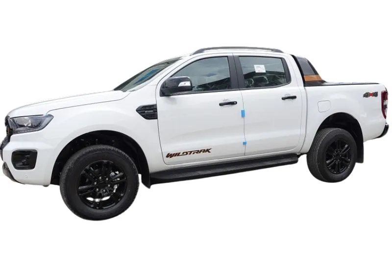 Nội thất và tổng thể xe Ford bán tải cho thuê