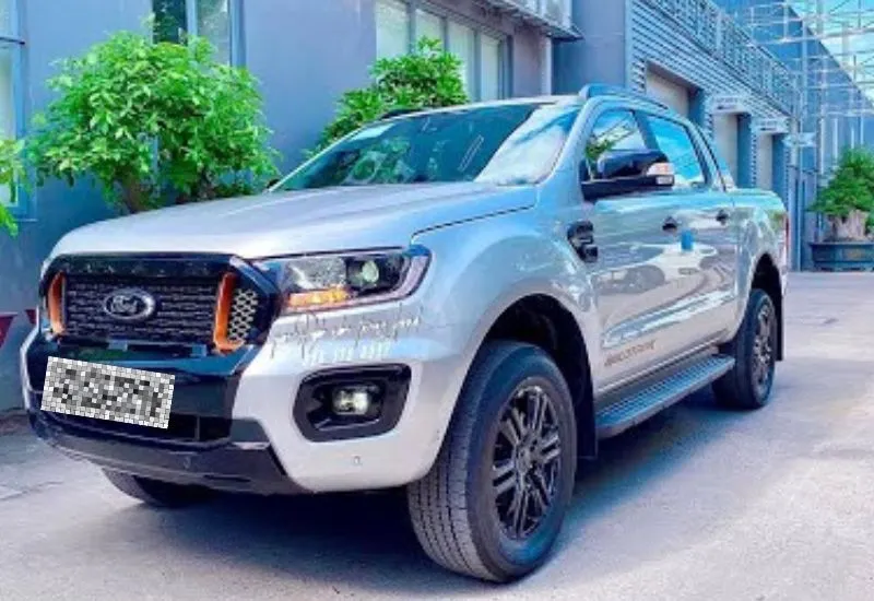 Xe bán tải tự lái đang đậu ở Quy Nhơn