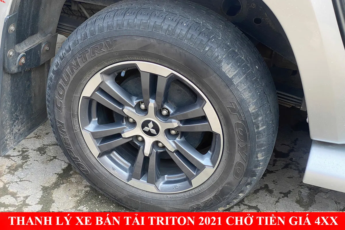 Toàn cảnh chiếc xe bán tải Mitsubishi Triton 2021 cũ