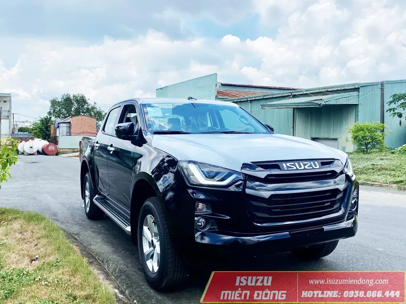 Màu đen mạnh mẽ của dòng xe bán tải Isuzu D-Max Prestige 1.9 AT 4x2