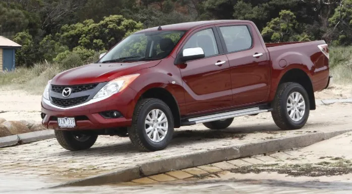 Mâm đúc và lốp xe bán tải Mazda BT-50 cũ