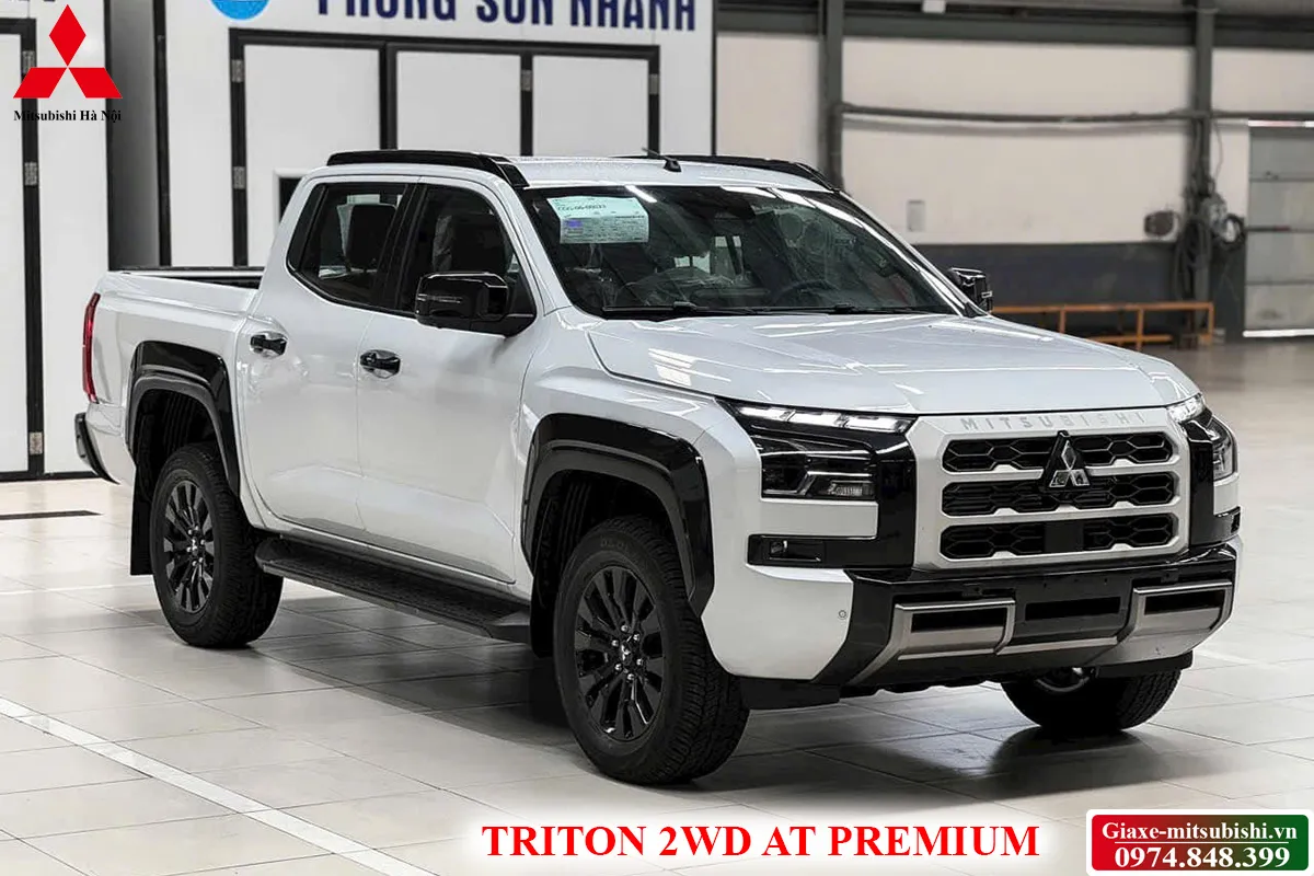 Nội thất cabin xe bán tải Mitsubishi Triton 2025 2WD AT Premium với màn hình giải trí 9 inch