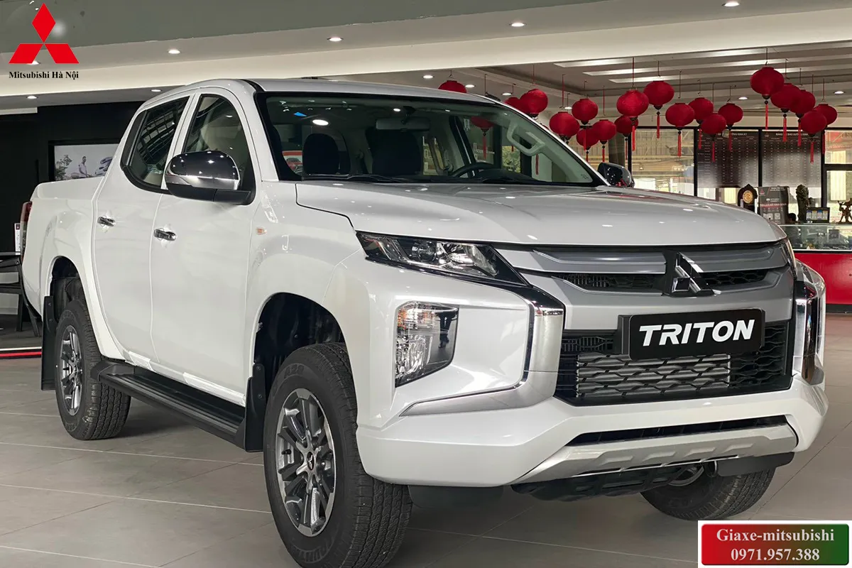 Ngoại hình năng động của Mitsubishi Triton 4x2 AT màu trắng